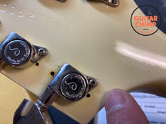 1997 Gibson Flying V '67 Reissue Classic White - OHSC – Ebony Board