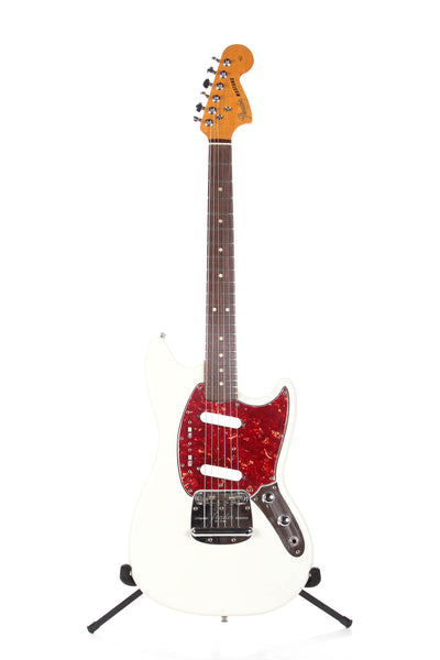 1966 Fender Mustang White -REFIN- | Guitar Chimp