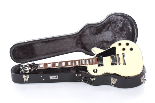 2011 Gibson Les Paul Classic Custom White | Guitar Chimp