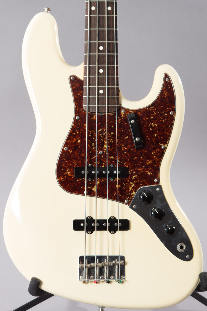 2006 Fender American Vintage '62 AVRI Jazz Bass Vintage White